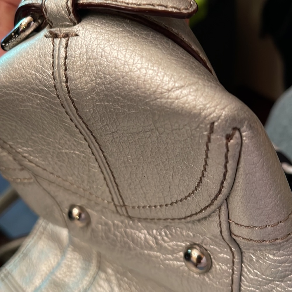 Tignanello since 1999 silver leather purse in great condition inside and out. - Picture 8 of 13